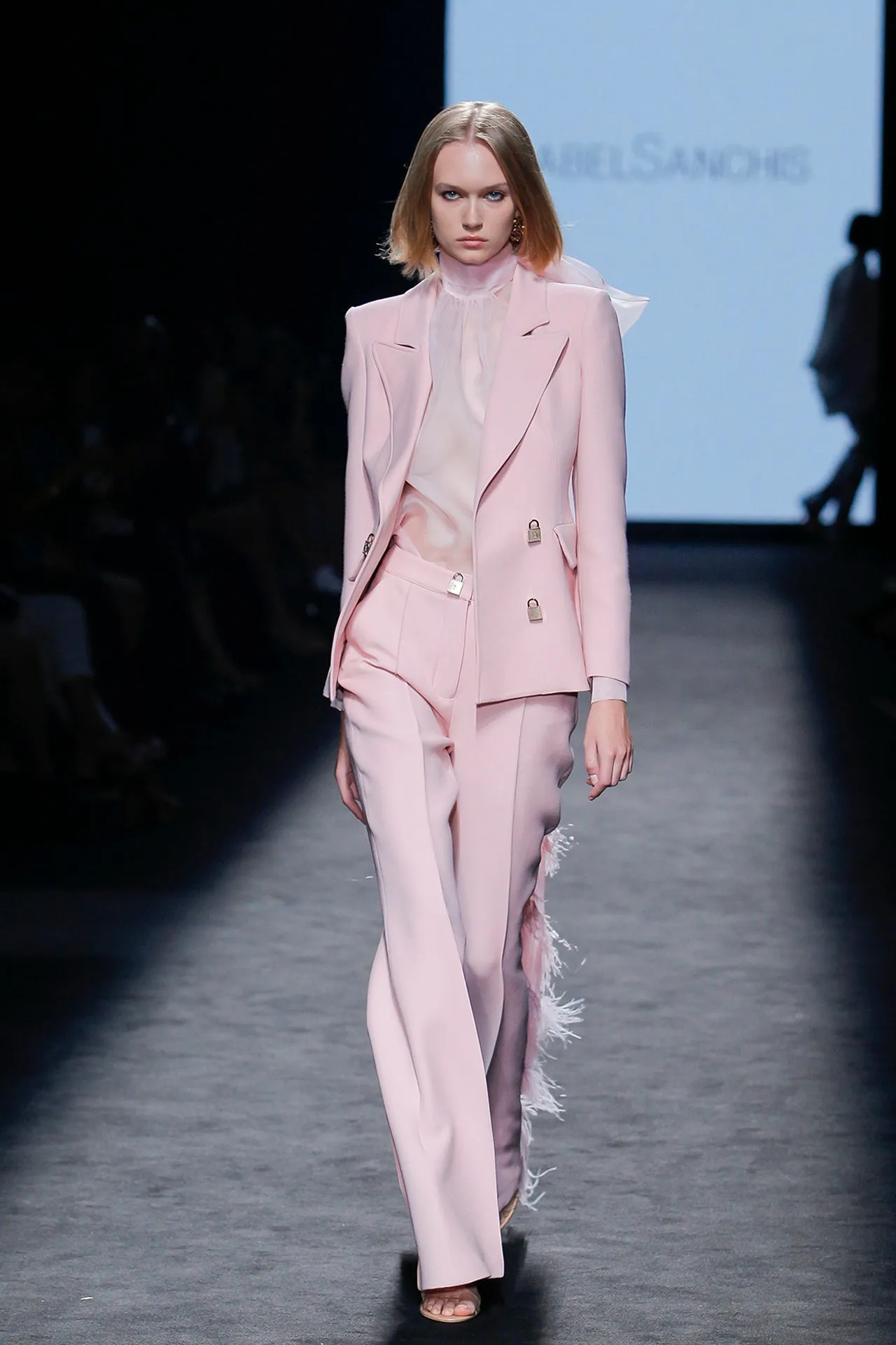 Long-Sleeved Blazer with a Shirt and Flared Pants
